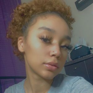 Meet your Posher, Mia